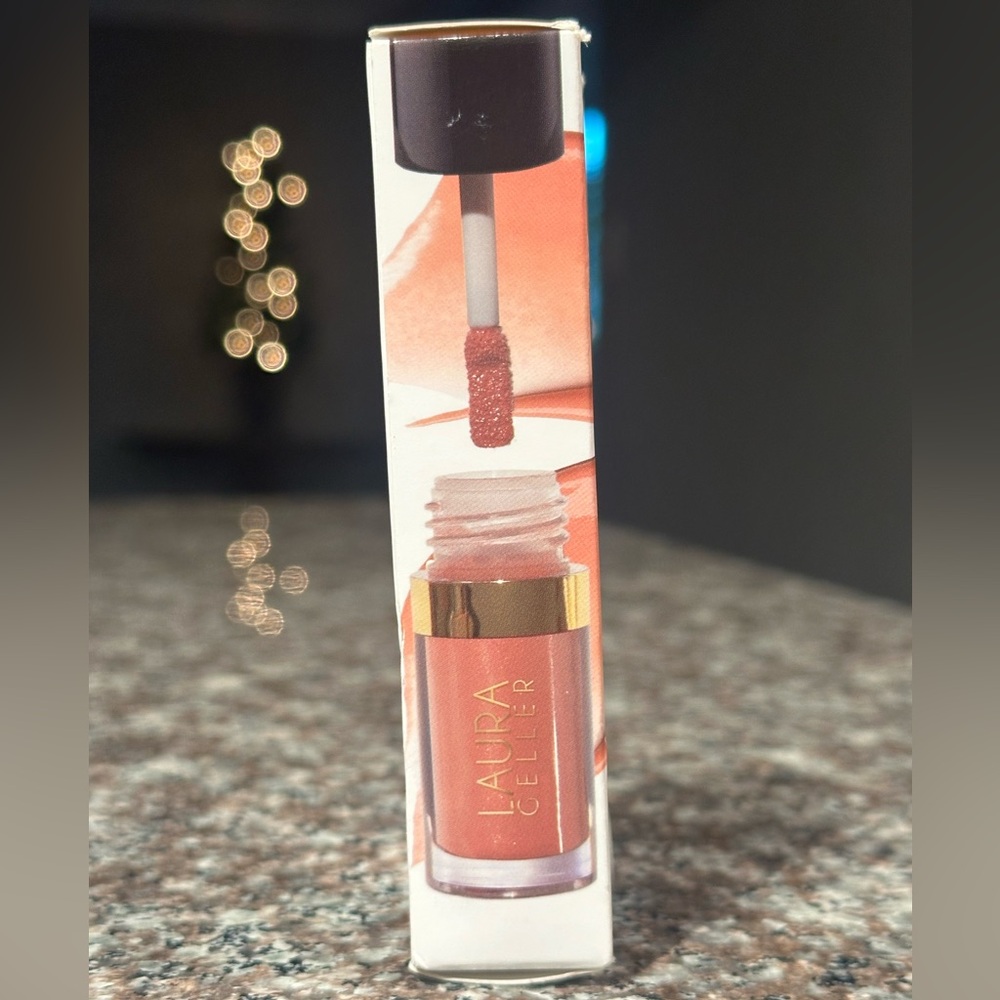 Laura Geller Treat-N-Go Tinted Lip Oil - FINISH LINE - Picture 3 of 4